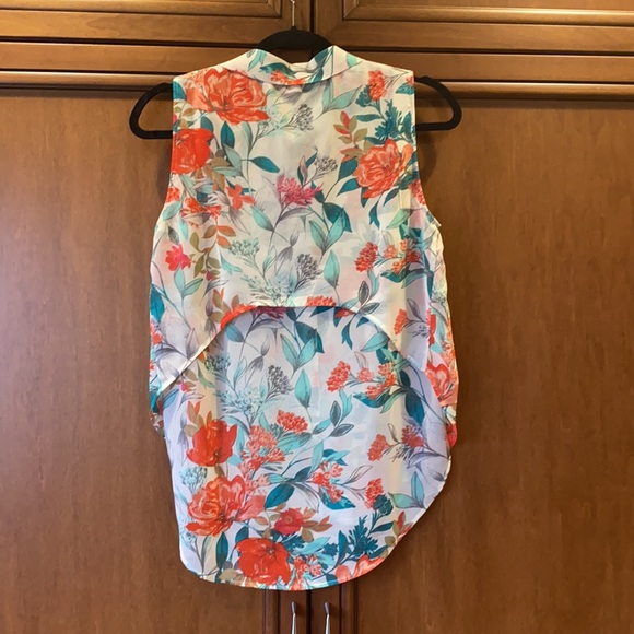 Guess vtg red & green floral button down - Picture 6 of 8